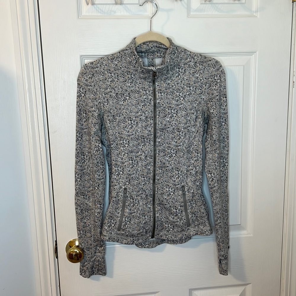 Lululemon define jacket size 4